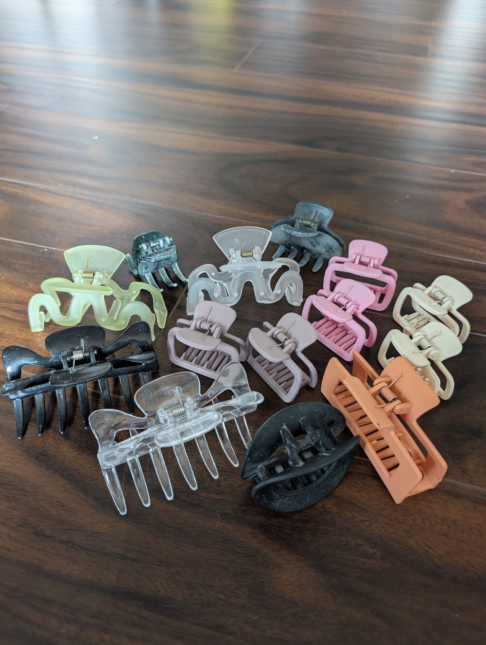 Lot of 14 hair Claws/Clips